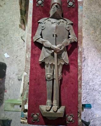 Cavaliere medievale in ferro battuto
