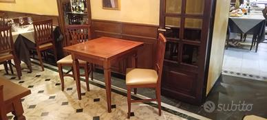 Set di sedie e tavoli legno