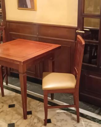 Set di sedie e tavoli legno