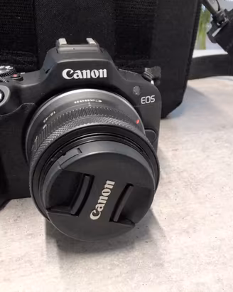 Canon EOS R100 + Obiettivo 18-45mm + Accessori