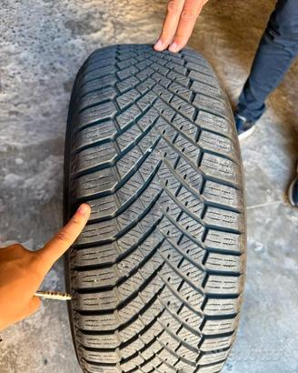 N4 PNEUMATICI 215/55/R17 YOKOHAMA BLU EARTH WINTER