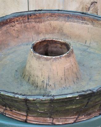 Antico stampo da forno in cotto