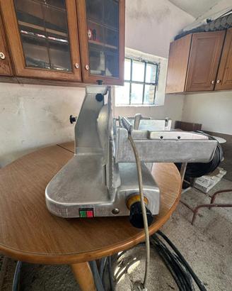 Affettatrice professionale  in alluminio