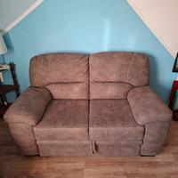 DIVANO CON POGGIAPIEDI 