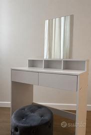 Toeletta trucco con sgabello