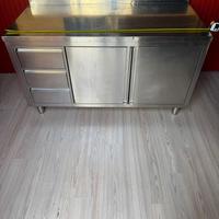 Banchi da lavoro per cucina professionale