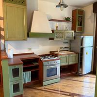 Cucina completa in stile rustico