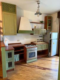 Cucina completa in stile rustico