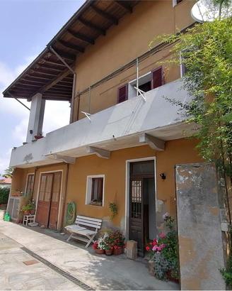 Stabile-Palazzo a Taino