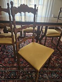 Tavolo antico e sei sedie foderate