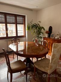 Tavolo da pranzo in legno massello stile classico