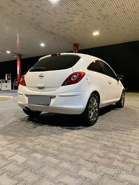Macchina Opel corsa D