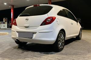 Macchina Opel corsa D
