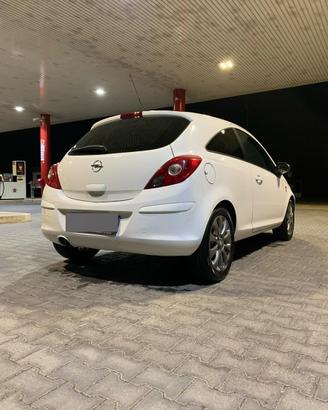 Macchina Opel corsa D