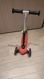 Monopattino a tre ruote
