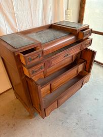 Como con cassettoni e piani superiori in marmo