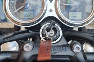  Triumph Bonneville a Marsala 
