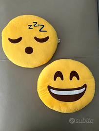 2  cuscini emoji