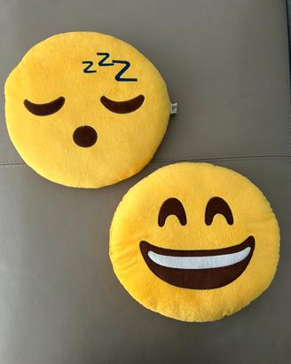 2  cuscini emoji