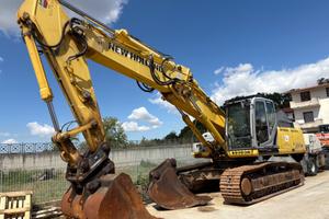 Escavatore New Holland E385B