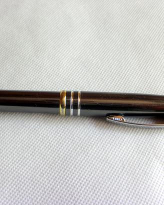 Elegante penna a sfera