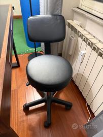 Sgabello nero in ecopelle