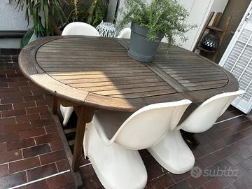 Tavolo in legno da esterno