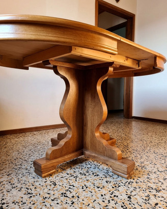 Tavolo  in legno allungabile  D.100