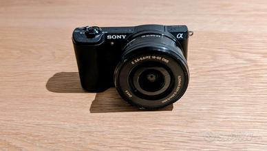 Sony A5100 con obiettivo 16-50mm 