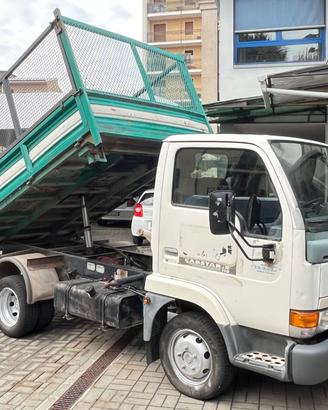 NISSAN CABSTAR 3.0 TDi - AUTOCARRO 3 POSTI - CASSO