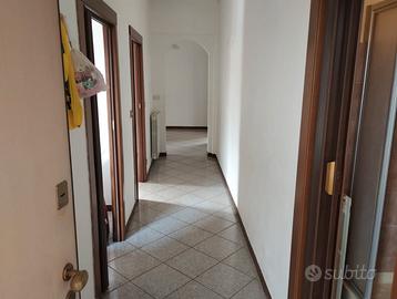 Trilocale in centro a Lavena Ponte Tresa