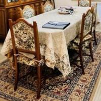 Tavolo da salone con sedie