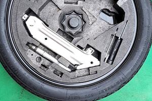 ruotino 125/70 r18 audi vw kit attrezzi