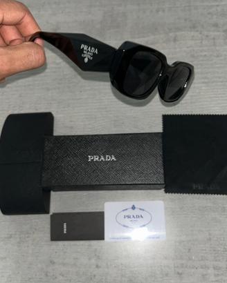 Occhiali da sole Prada Neri con Custodia