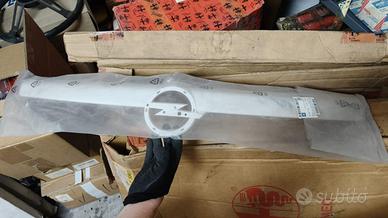 Griglia anteriore modanatura baule Opel Astra GTC
