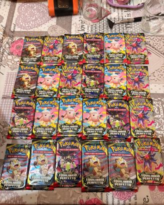 Lotto 24 bustine Pokemon