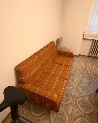 Divano dimensioni 174*64*42