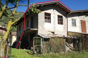 Rustico/casa con terreno/giardino