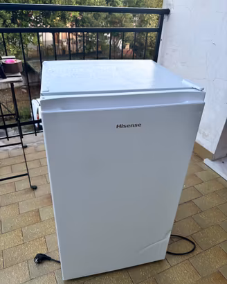 Hisense RR121D4AWE - Frigorifero Monoporta con cas