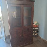 vetrinetta antica e divano letto una piazza