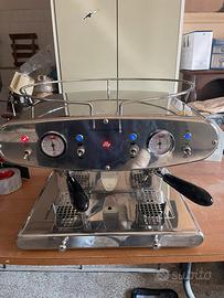 Macchina del caffe professionale illy