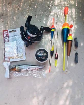 Set da pesca con mulinello ed accessori