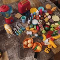 oggetti e cibo per cucinetta 