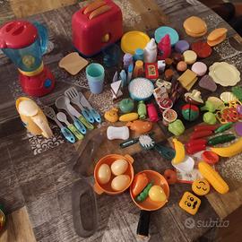 oggetti e cibo per cucinetta 