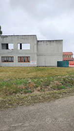 6000 MT quadri terreno con capannone in costruzion