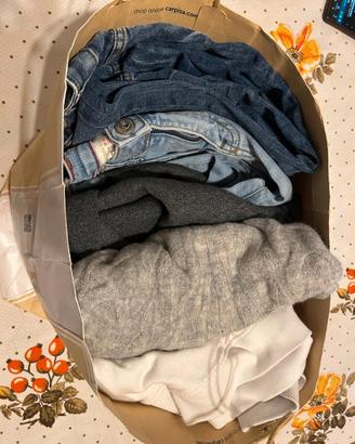 Lotto di vestiti. Ben 6 capi in stato perfetto.