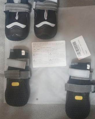 scarpette antiscivolo impermeabili per cani. 