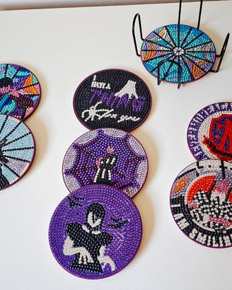 Set 8 sottobicchieri Mercoledì Addams + supporto