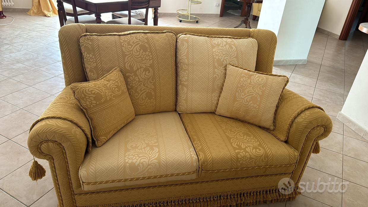 Divani strani Mobili usati