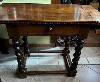 Tavolo in noce antico con bandelle laterali